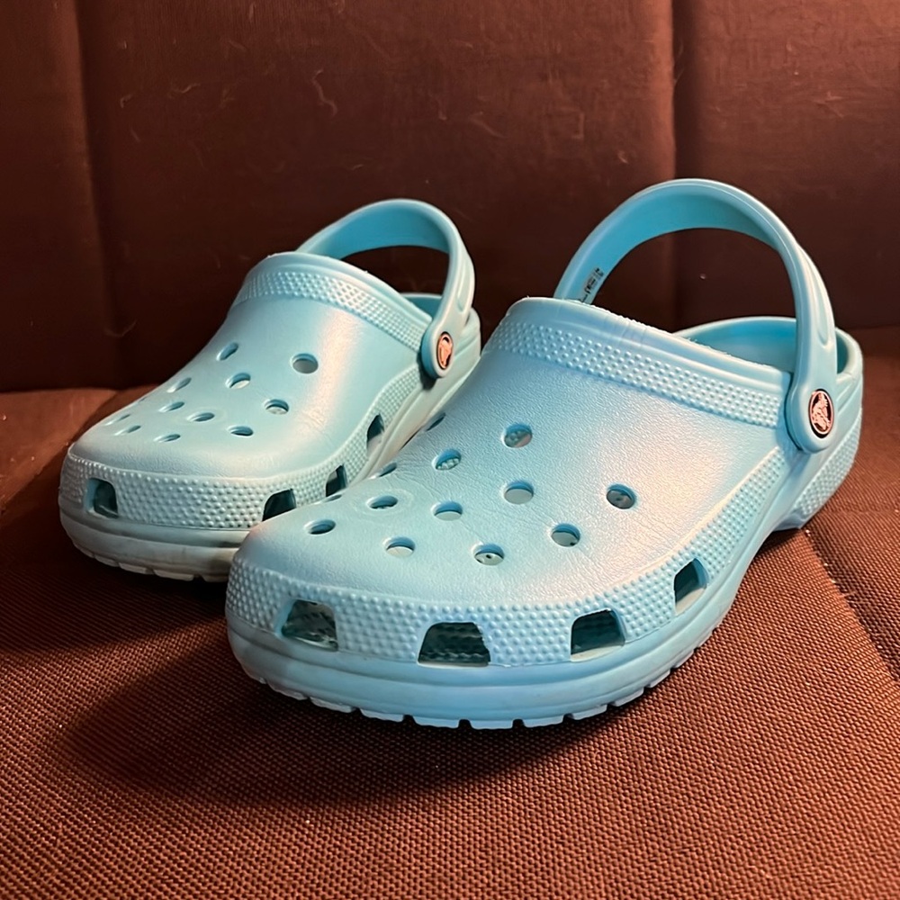 Crocs- teal size 8 women’s